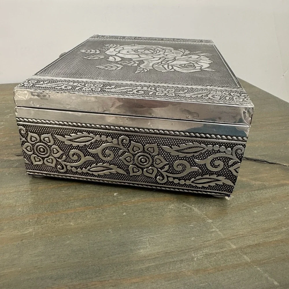Vintage Silver Tone Hand Embossed Metal Jewelry Box Velvet Lined Rose Floral 7